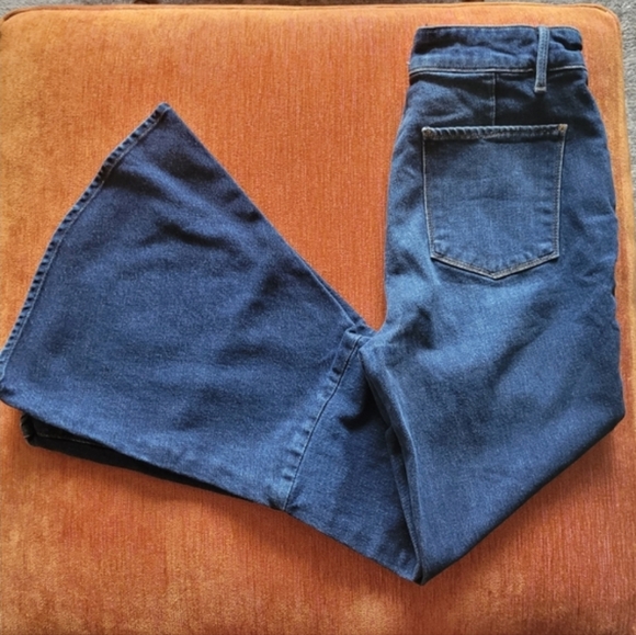 FRAME Kick Flare Jeans - Picture 9 of 15